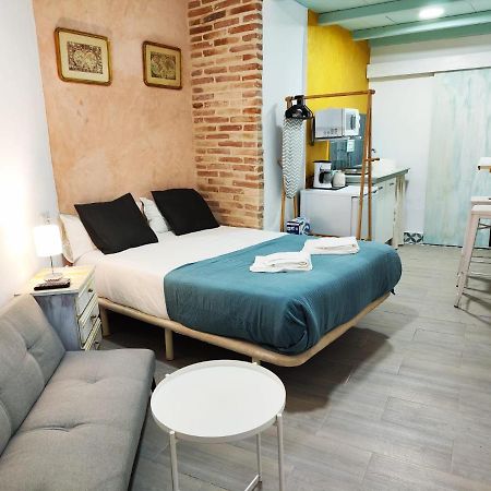 Puerta De Cordoba Apartments By Frenteabastos Carmona  Luaran gambar